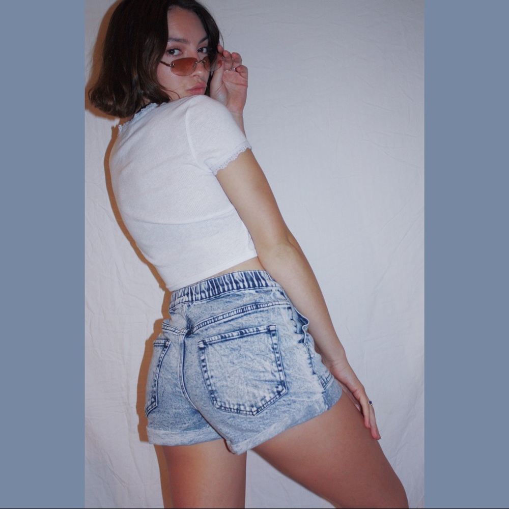 High-wasted acid washed jegging/jean shorts